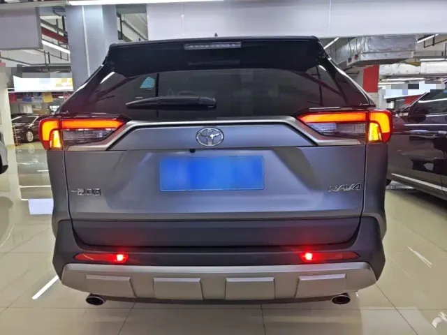 Toyota RAV4 — Фото автомобиля 5