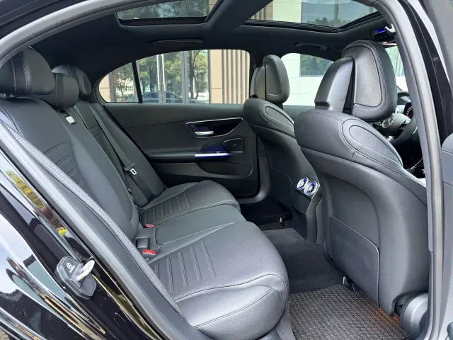 Mercedes-Benz C-Class — Фото автомобиля 16