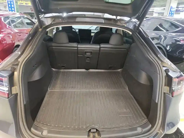 Tesla Model Y — Фото автомобиля 18