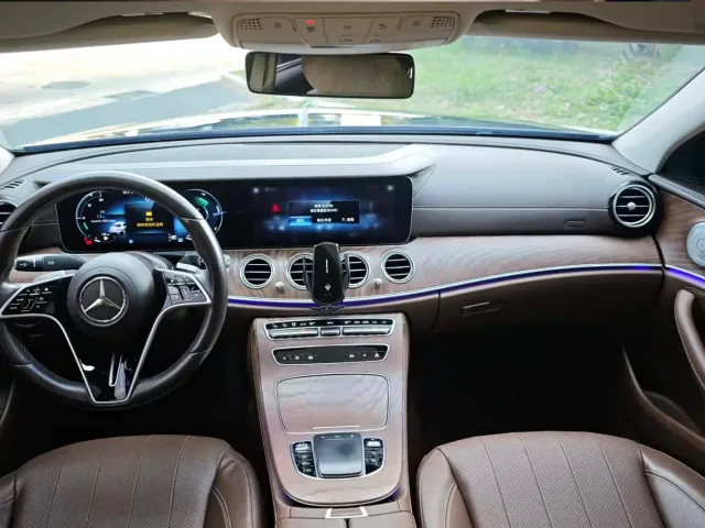 Mercedes-Benz E-Class — Фото автомобиля 5