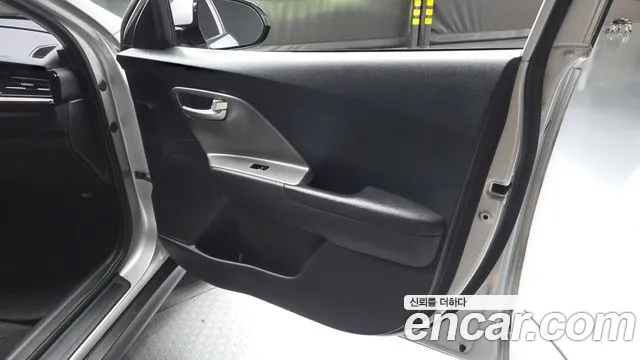 Kia Niro Niro Plus Air — Фото автомобиля 24