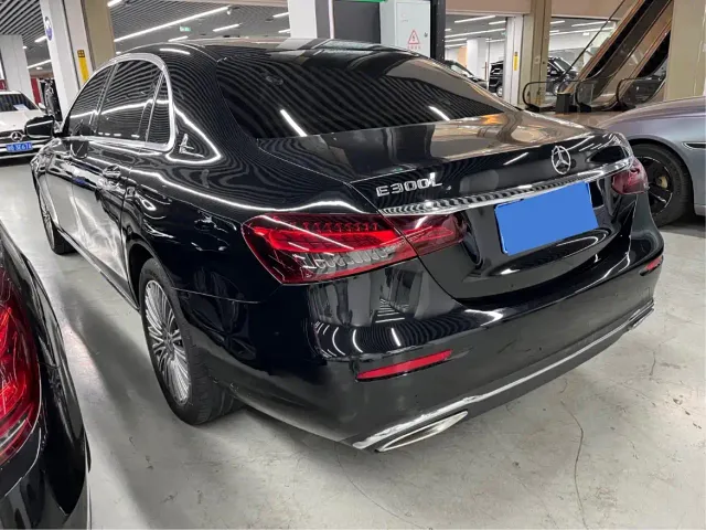 Mercedes-Benz E-Class — Фото автомобиля 14
