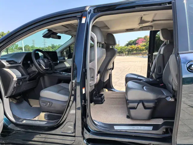 Toyota Granvia — Фото автомобиля 10