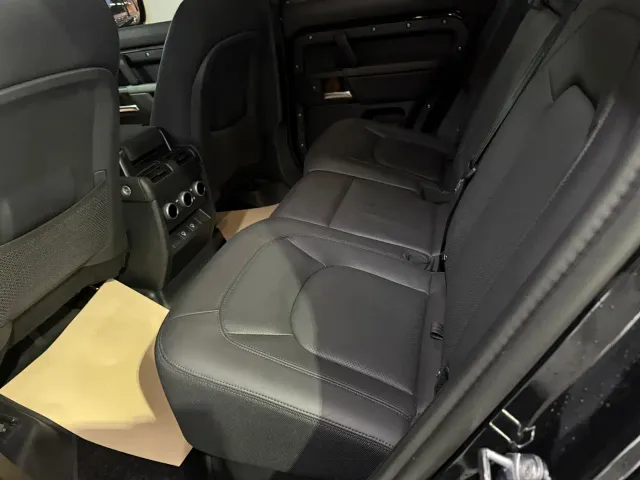 Land Rover Defender — Фото автомобиля 7