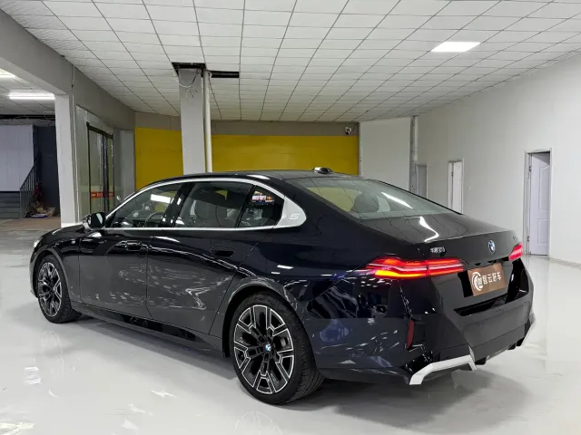 BMW 5 Series — Фото автомобиля 8