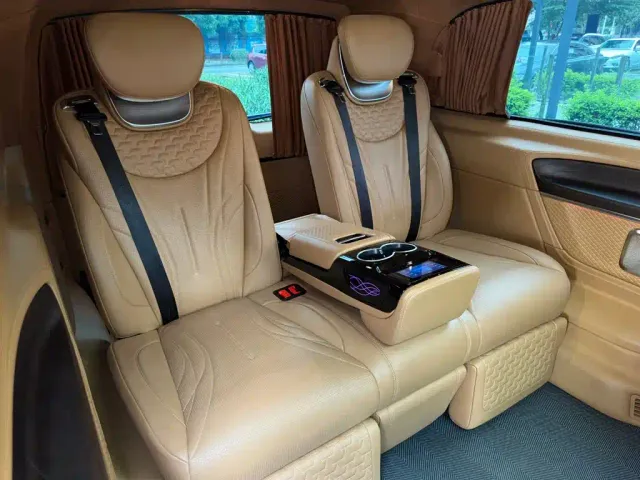 Mercedes-Benz V-Class — Фото автомобиля 23