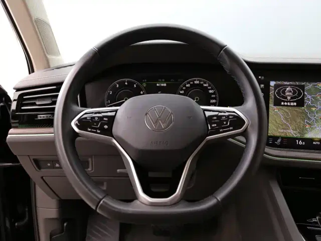 Volkswagen Touareg — Фото автомобиля 16