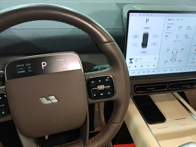 Li Auto MEGA — Фото автомобиля 13
