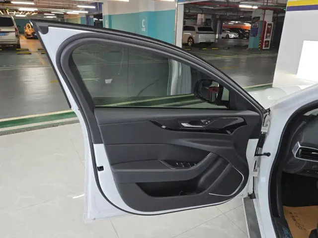 Jaguar XEL — Фото автомобиля 7