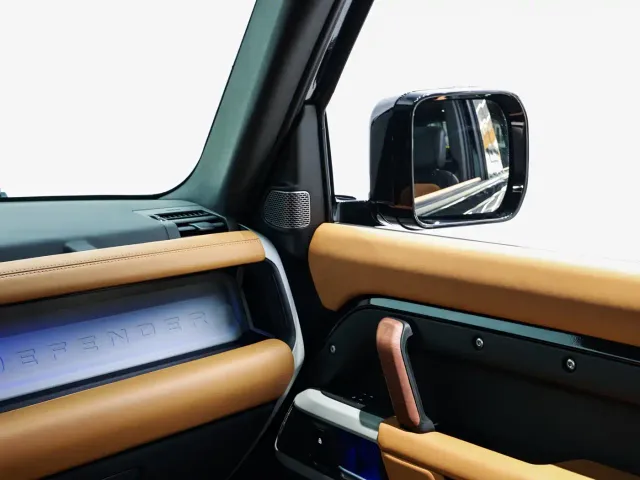 Land Rover Defender — Фото автомобиля 21