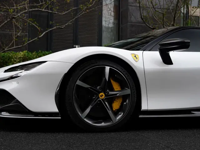 Ferrari SF90 — Фото автомобиля 11
