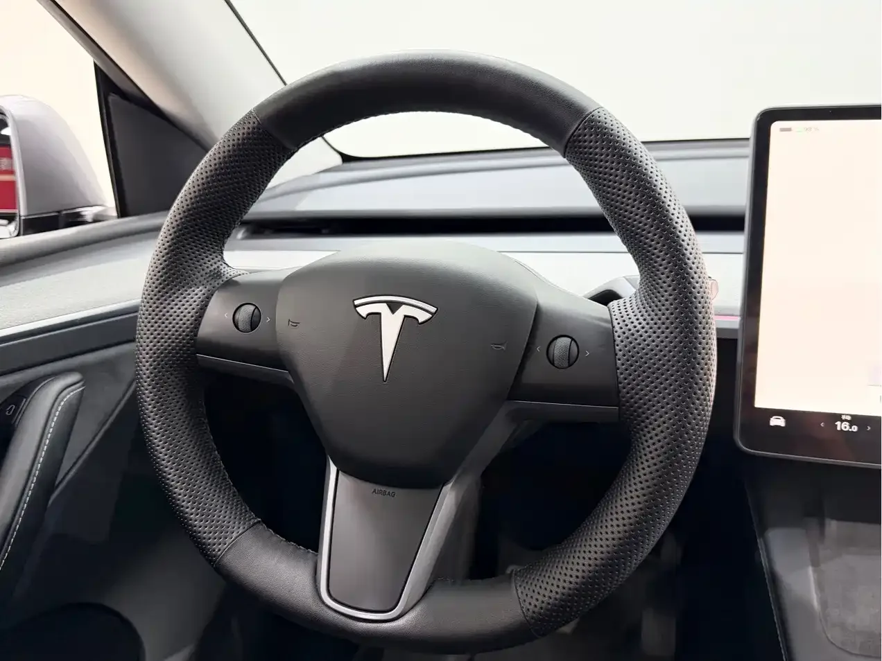 Tesla Model Y 2024 Rear-Wheel Drive Version — Фото автомобиля 13