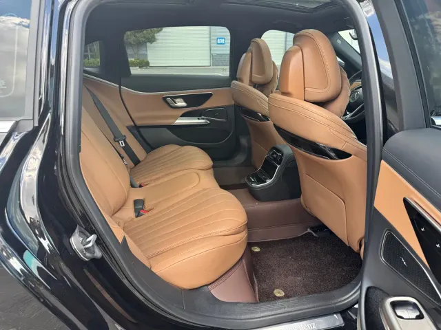 Mercedes-Benz E-Class — Фото автомобиля 17