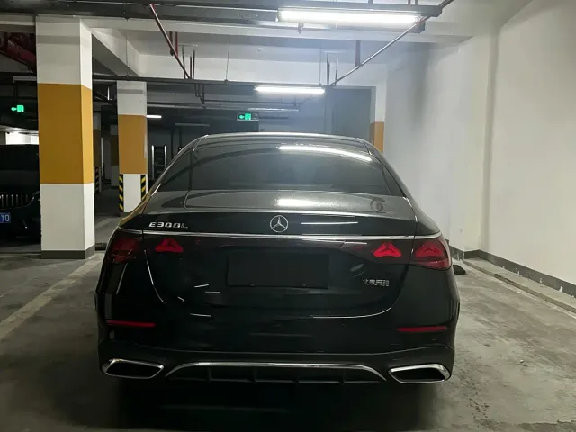 Mercedes-Benz E-Class — Фото автомобиля 4