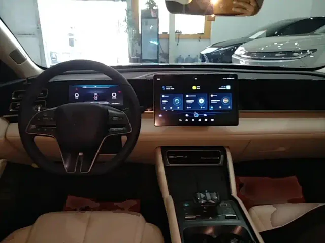 BYD Qin L — Фото автомобиля 9
