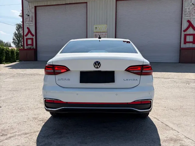 Volkswagen Lavida — Фото автомобиля 10