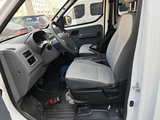 Wuling Yangguang — Фото автомобиля 14