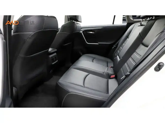 Toyota RAV4 — Фото автомобиля 7