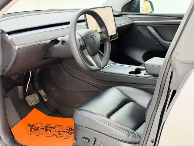 Tesla Model Y — Фото автомобиля 4