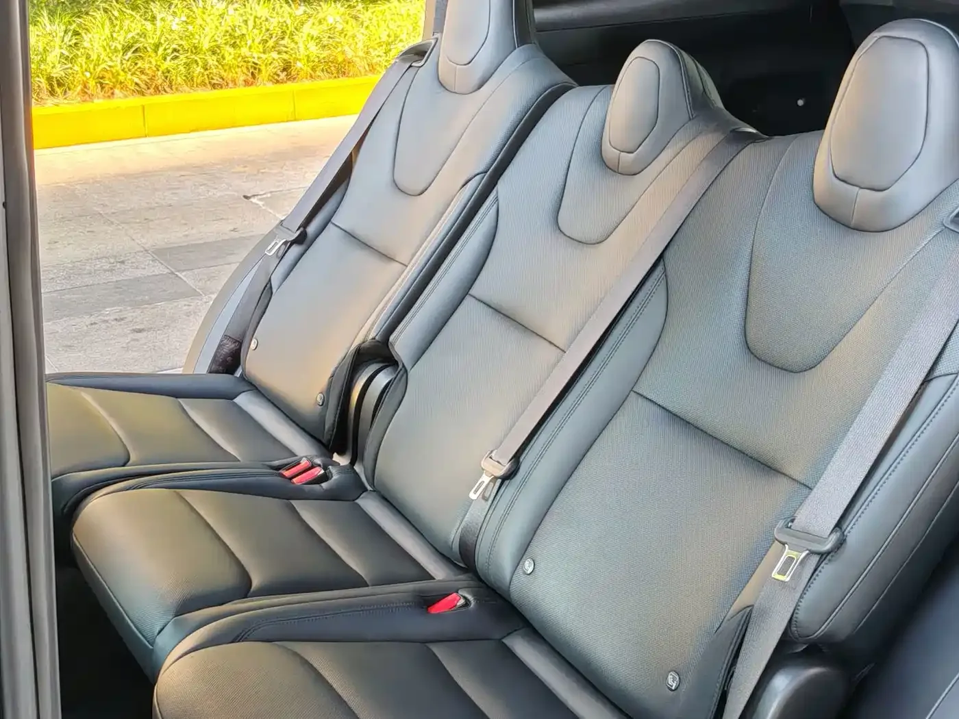 Tesla Model X 2023 Dual Motor All-Wheel Drive Edition — Фото автомобиля 16