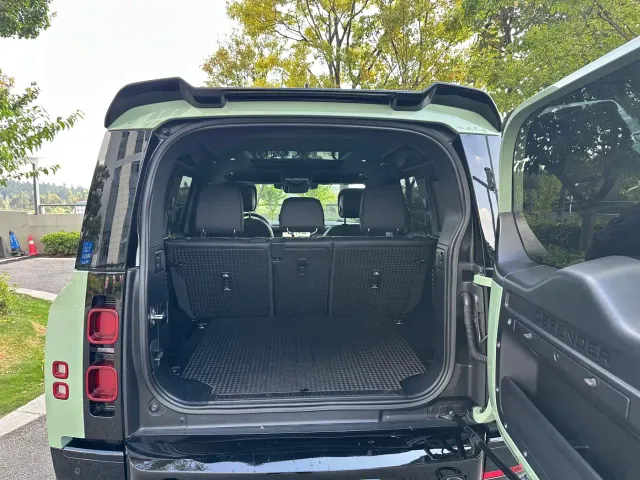 Land Rover Defender — Фото автомобиля 14