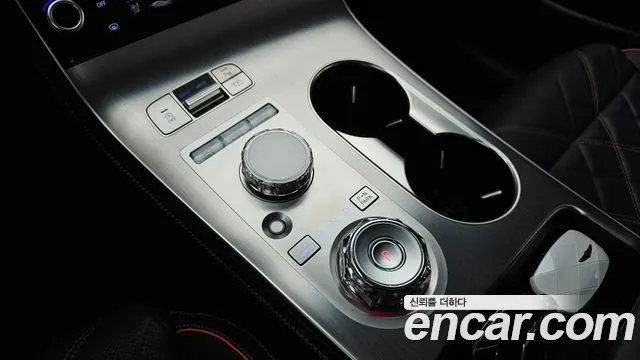 Genesis GV70 2.5T Бензин 2WD — Фото автомобиля 8
