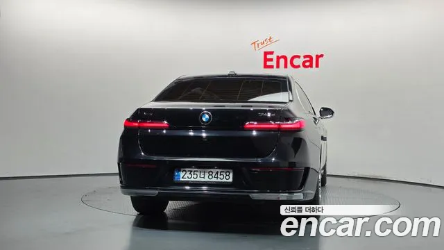 BMW 7 Series G70 — Фото автомобиля 4