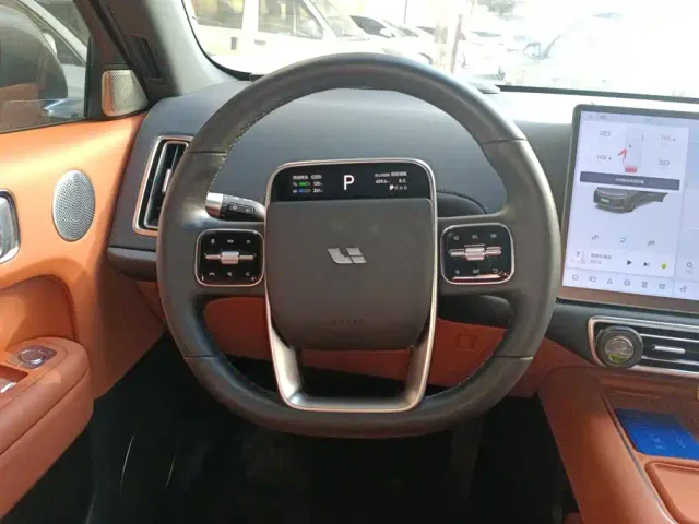 Li Auto L6 — Фото автомобиля 15