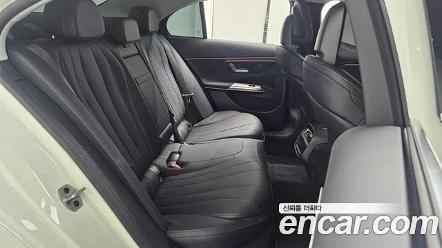 Mercedes-Benz E-Class — Фото автомобиля 11
