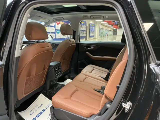Audi Q7 — Фото автомобиля 12