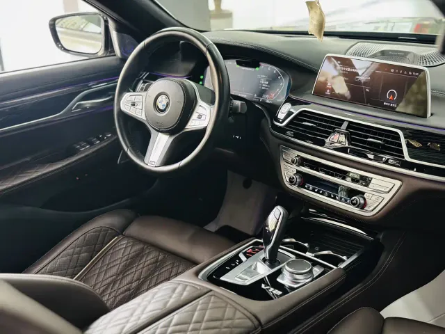 BMW 7 Series — Фото автомобиля 18