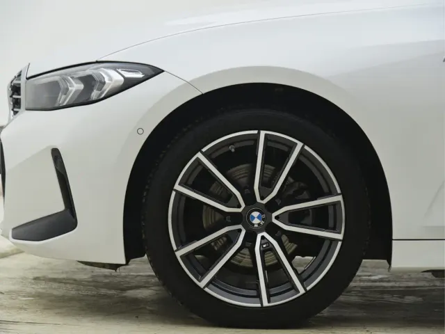 BMW 3 Series — Фото автомобиля 3