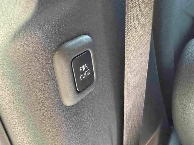 Toyota Sienna — Фото автомобиля 28