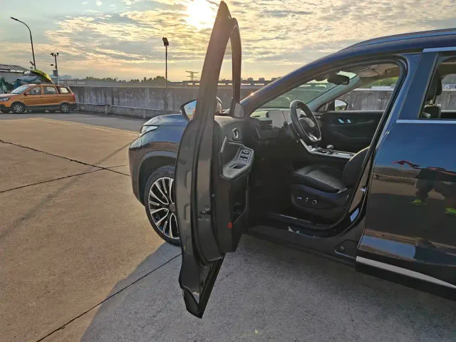 Exeed Exeed Lingyun 2023 400T 2WD Star Premium Edition — Фото автомобиля 8
