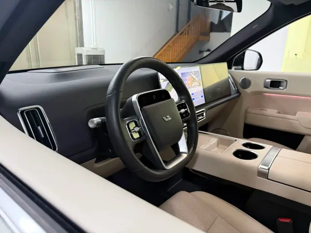 Li Auto L9 — Фото автомобиля 10