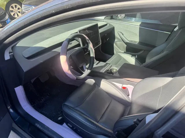 Tesla Model 3 — Фото автомобиля 3