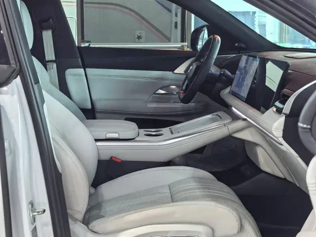 Xpeng G9 — Фото автомобиля 9