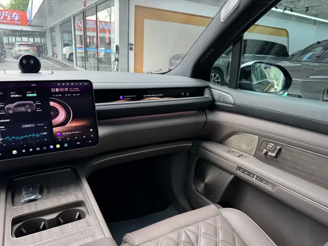 Nio ES8 — Фото автомобиля 30