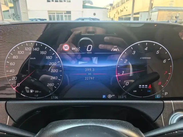 Mercedes-Benz E-Class — Фото автомобиля 12