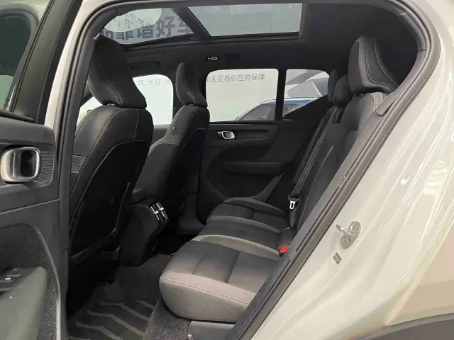 Volvo XC40 — Фото автомобиля 13