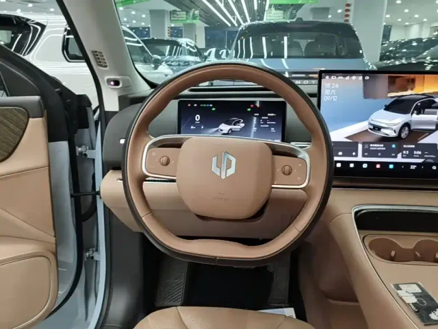Leapmotor C11 — Фото автомобиля 10