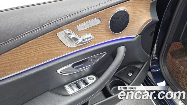 Mercedes-Benz E-Class — Фото автомобиля 20