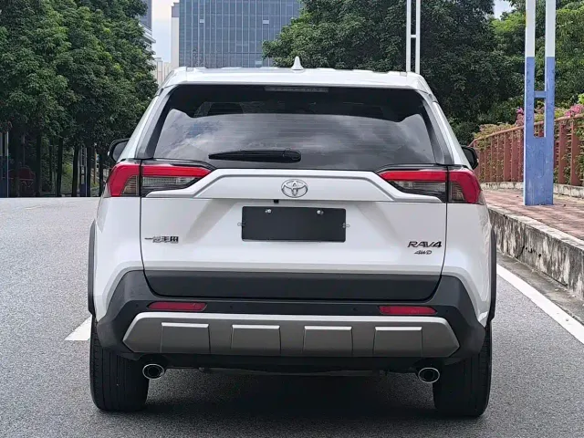 Toyota RAV4 — Фото автомобиля 7