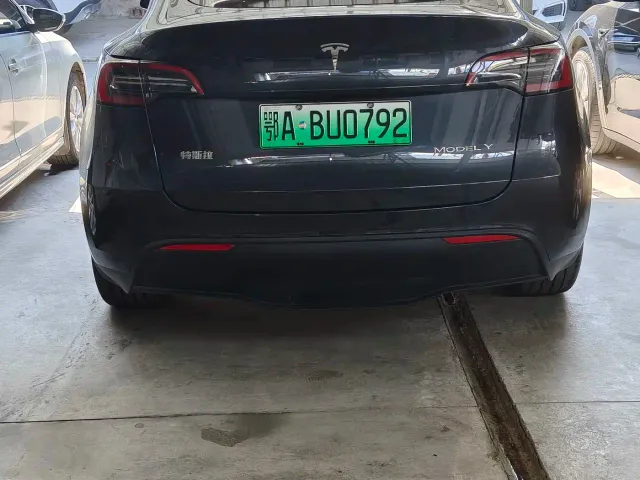 Tesla Model Y — Фото автомобиля 6