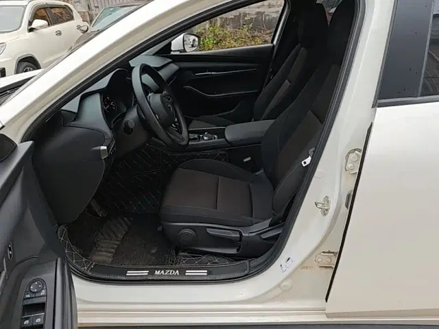 Mazda Axela — Фото автомобиля 14