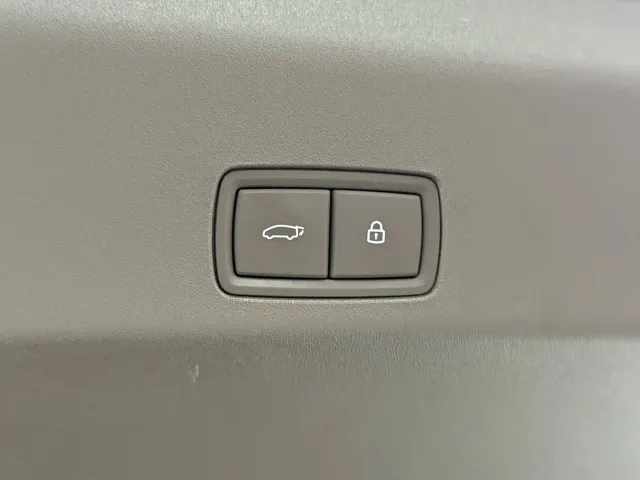 Li Auto MEGA — Фото автомобиля 23