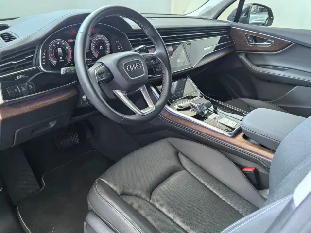 Audi Q7 — Фото автомобиля 13