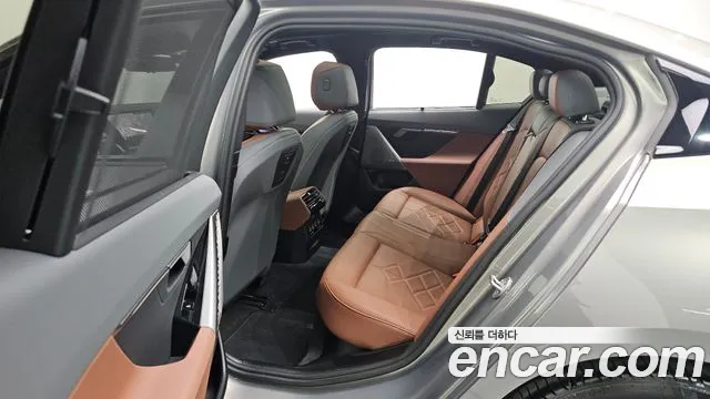 BMW 5 Series G60 — Фото автомобиля 17