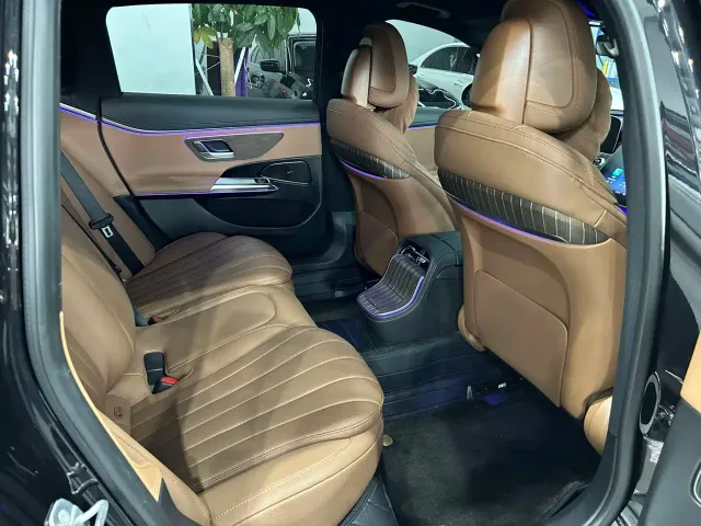 Mercedes-Benz E-Class — Фото автомобиля 15