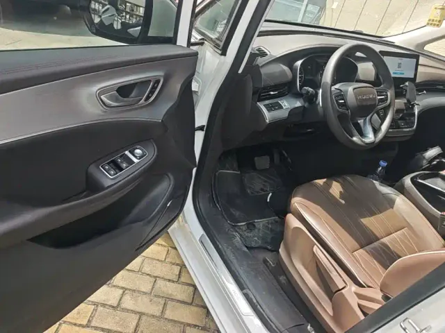 Roewe iMAX8 — Фото автомобиля 15